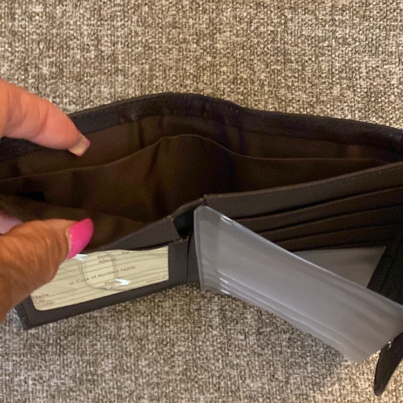 NWOT Buxton Brown Leather Wallet - Picture 6 of 8